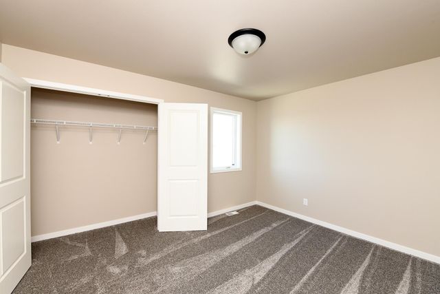 6805 Deer Creek Loop, Horace, ND 58047
