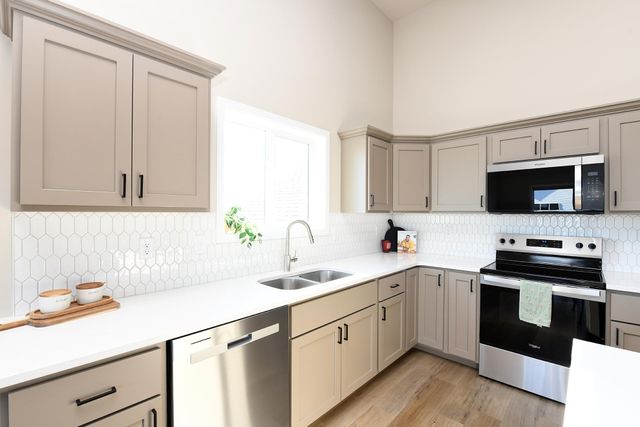 6805 Deer Creek Loop, Horace, ND 58047