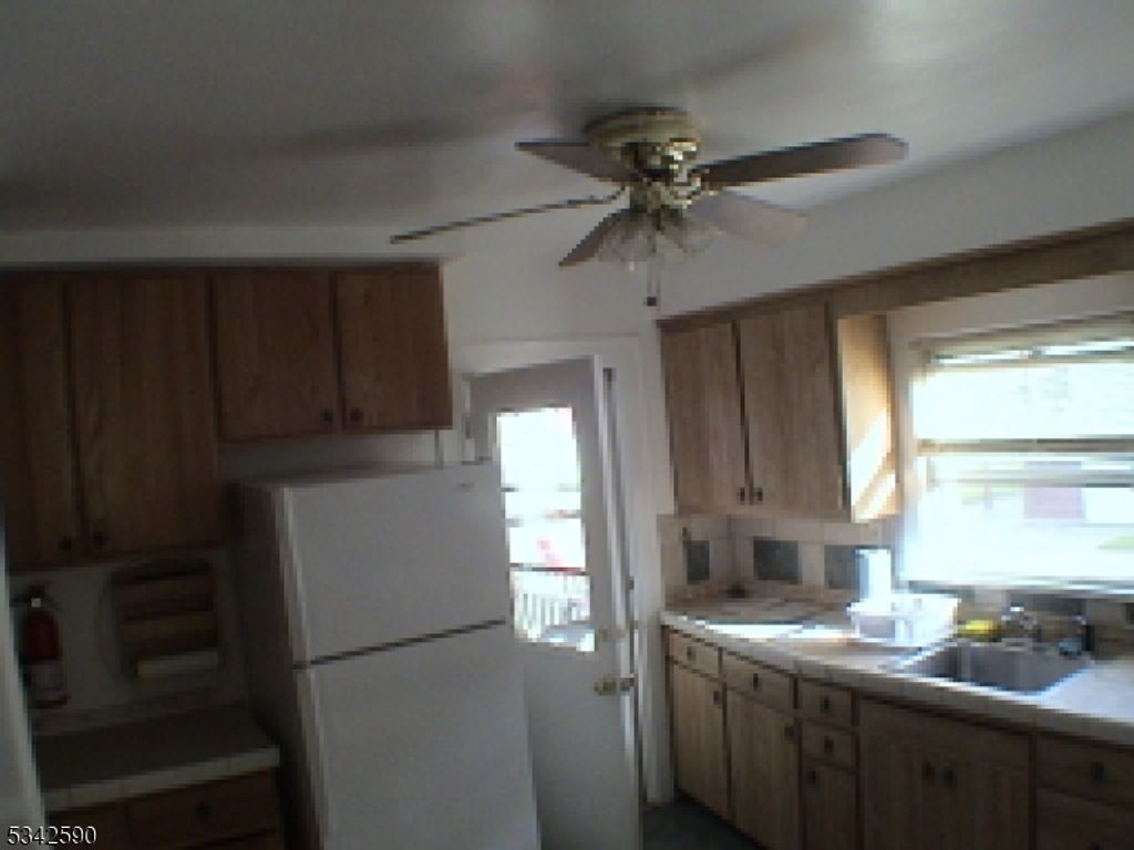 415 Knopf St, Manville Boro, NJ 08835 — photo 4