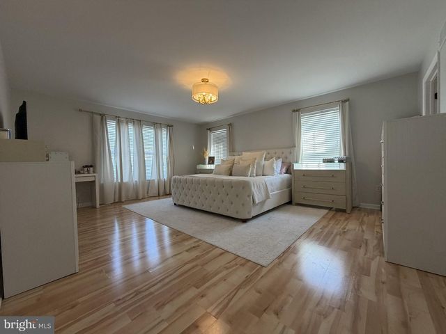 2362 MAPLE AVE, Croydon, PA 19021