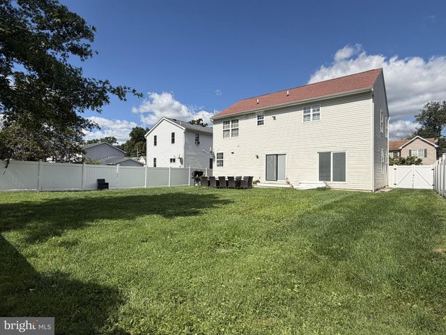 2362 MAPLE AVE, Croydon, PA 19021