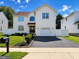 2362 MAPLE AVE, Croydon, PA 19021