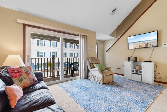 2010 Sand Dunes Dr Apt 204, Myrtle Beach, SC 29577