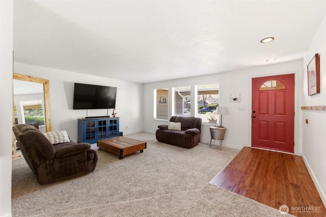 6 Dove Street, Longview, WA 98632