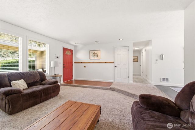 6 Dove Street, Longview, WA 98632