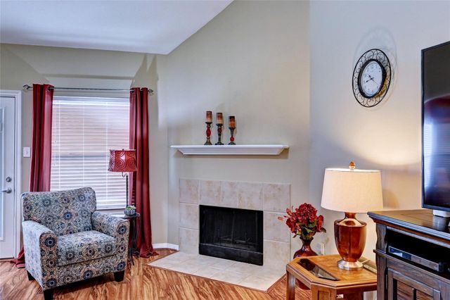 9227 Hidden Lake E, Magnolia, TX 77354