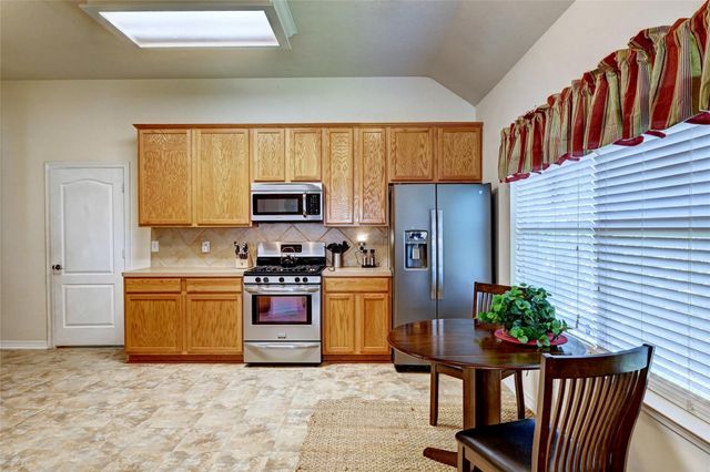 9227 Hidden Lake E, Magnolia, TX 77354