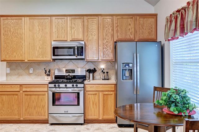 9227 Hidden Lake E, Magnolia, TX 77354