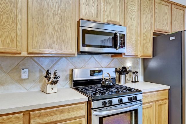 9227 Hidden Lake E, Magnolia, TX 77354