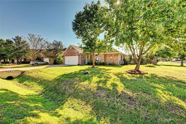 9227 Hidden Lake E, Magnolia, TX 77354