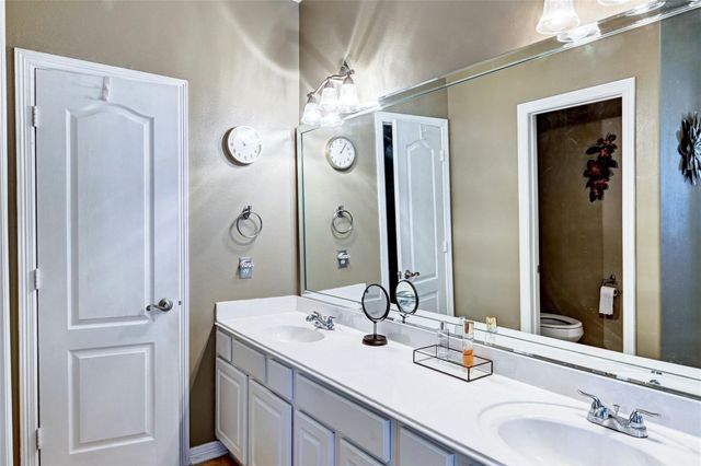 9227 Hidden Lake E, Magnolia, TX 77354