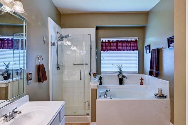 9227 Hidden Lake E, Magnolia, TX 77354