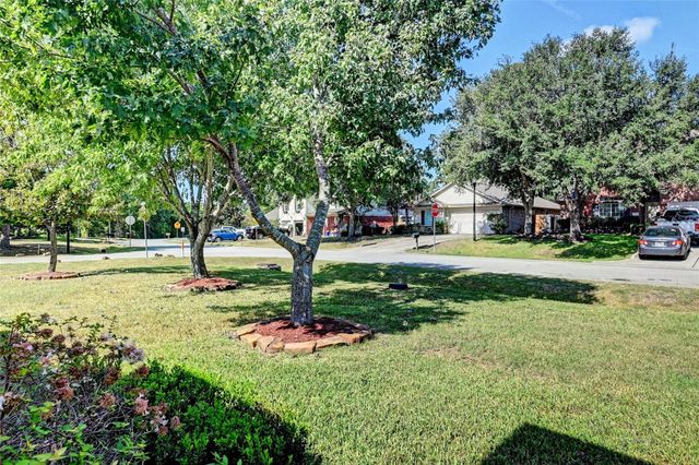 9227 Hidden Lake E, Magnolia, TX 77354