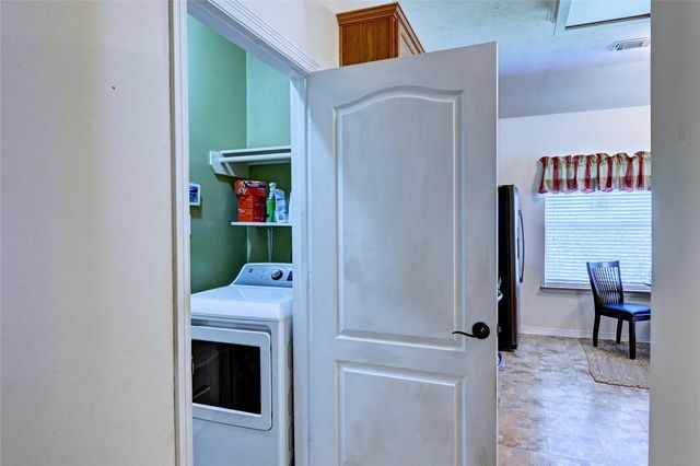 9227 Hidden Lake E, Magnolia, TX 77354