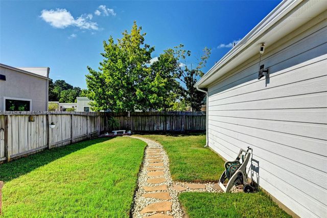 9227 Hidden Lake E, Magnolia, TX 77354