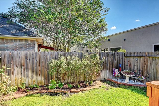 9227 Hidden Lake E, Magnolia, TX 77354