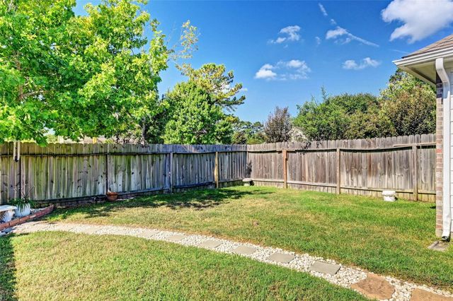 9227 Hidden Lake E, Magnolia, TX 77354