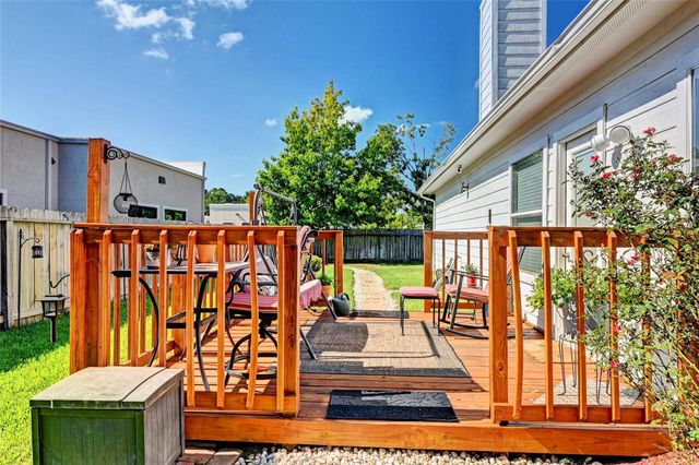 9227 Hidden Lake E, Magnolia, TX 77354