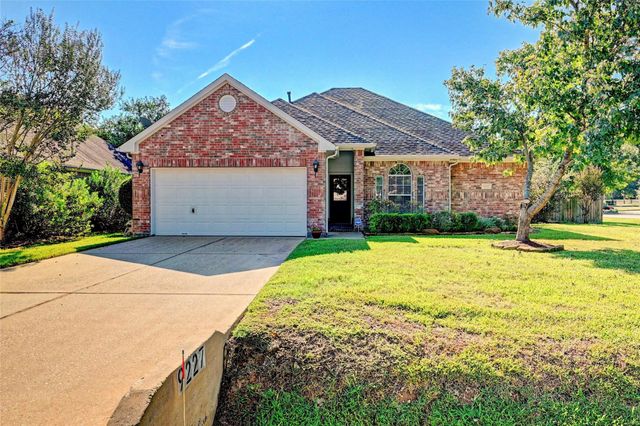 9227 Hidden Lake E, Magnolia, TX 77354