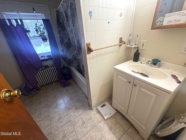 9 Broadway, Cohoes, NY 12047