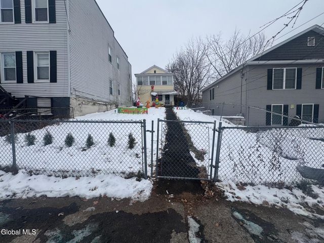 9 Broadway, Cohoes, NY 12047