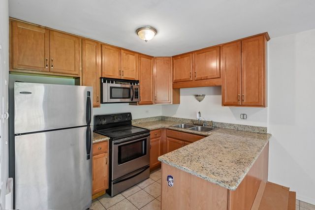 2220 Arbor Circle 25, Downers Grove, IL 60515