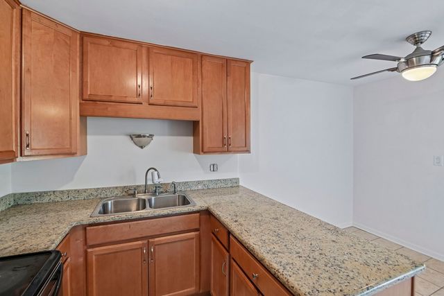 2220 Arbor Circle 25, Downers Grove, IL 60515