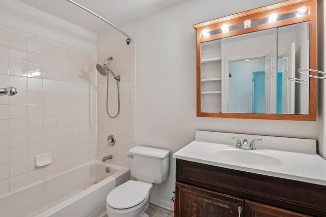 2220 Arbor Circle 25, Downers Grove, IL 60515