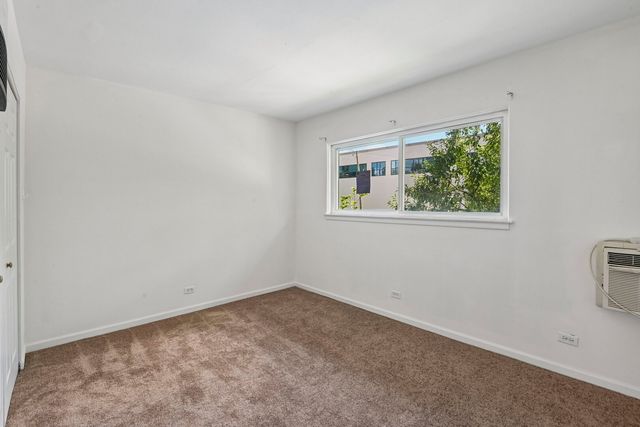 2220 Arbor Circle 25, Downers Grove, IL 60515