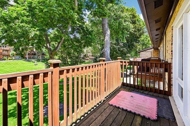 2220 Arbor Circle 25, Downers Grove, IL 60515