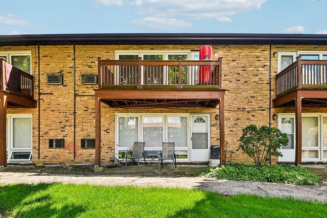2220 Arbor Circle 25, Downers Grove, IL 60515