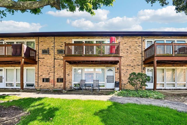 2220 Arbor Circle 25, Downers Grove, IL 60515