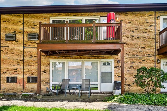 2220 Arbor Circle 25, Downers Grove, IL 60515