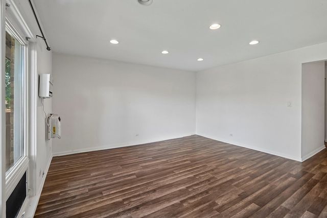 2220 Arbor Circle 25, Downers Grove, IL 60515