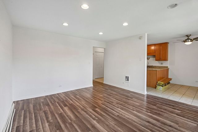 2220 Arbor Circle 25, Downers Grove, IL 60515