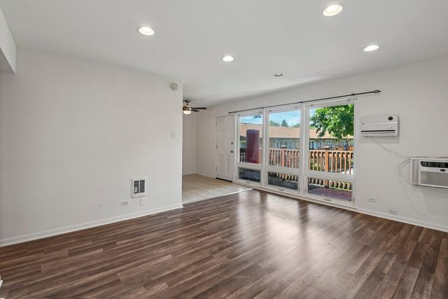 2220 Arbor Circle 25, Downers Grove, IL 60515