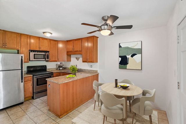 2220 Arbor Circle 25, Downers Grove, IL 60515