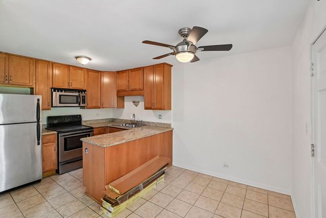 2220 Arbor Circle 25, Downers Grove, IL 60515