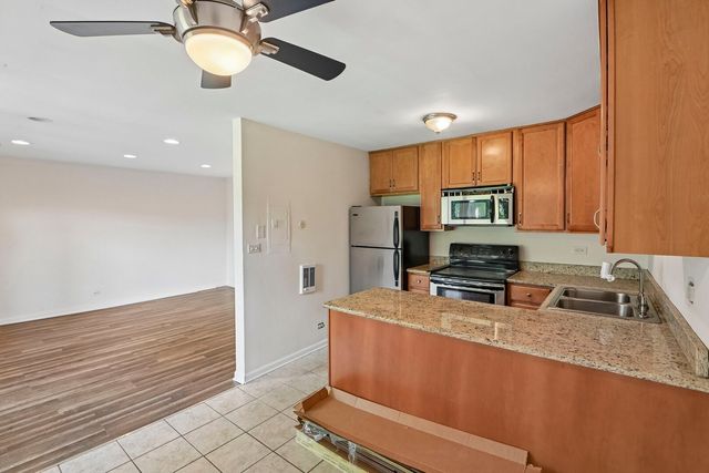 2220 Arbor Circle 25, Downers Grove, IL 60515