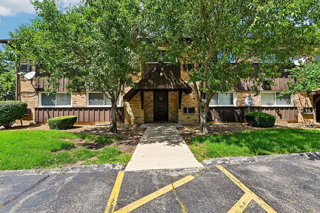 2220 Arbor Circle 25, Downers Grove, IL 60515