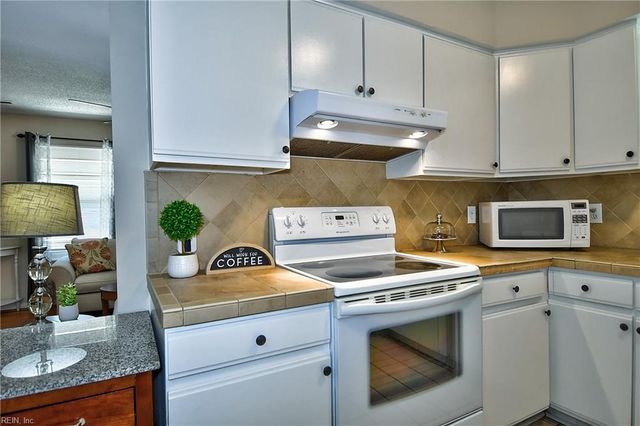 1512 Eagleton Ln, Virginia Beach, VA 23455