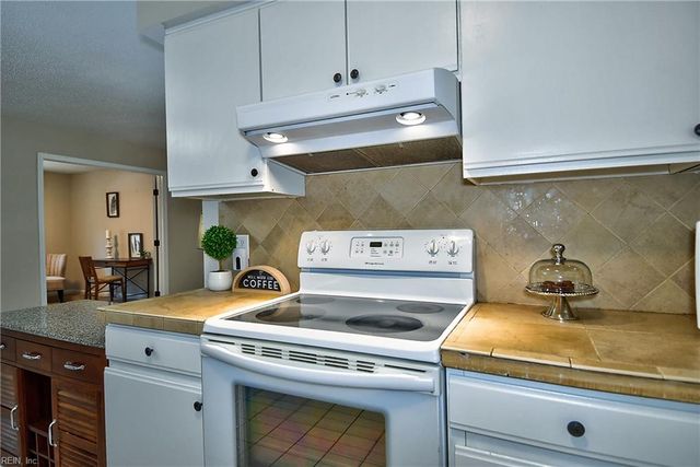 1512 Eagleton Ln, Virginia Beach, VA 23455