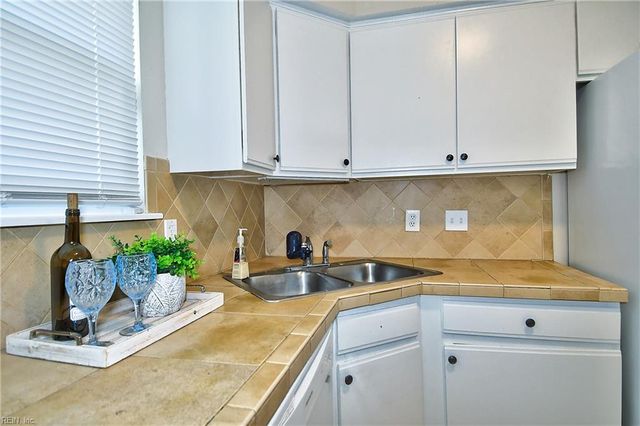 1512 Eagleton Ln, Virginia Beach, VA 23455