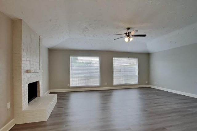 7334 Skybright Lane, Houston, TX 77095
