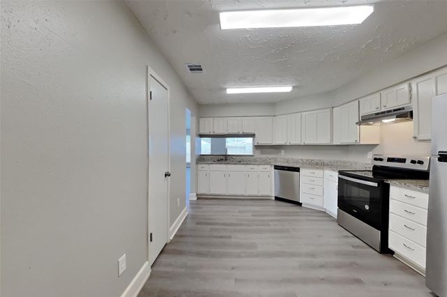 7334 Skybright Lane, Houston, TX 77095