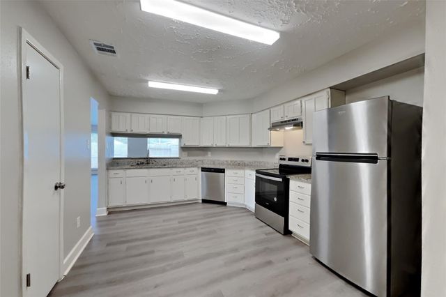 7334 Skybright Lane, Houston, TX 77095