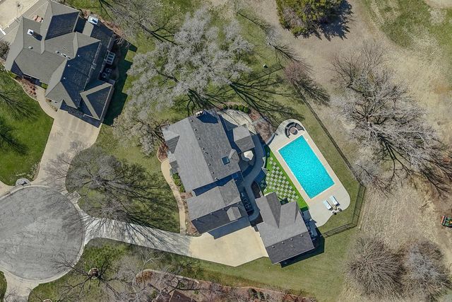 2713 N Wilderness Ct, Wichita, KS 67226