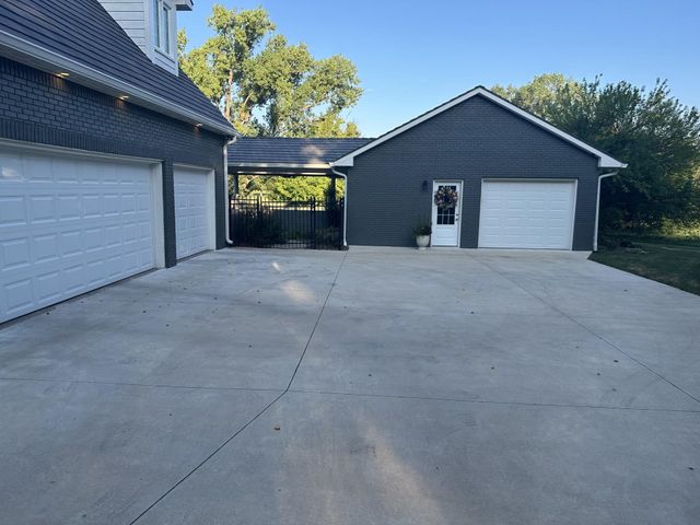 2713 N Wilderness Ct, Wichita, KS 67226