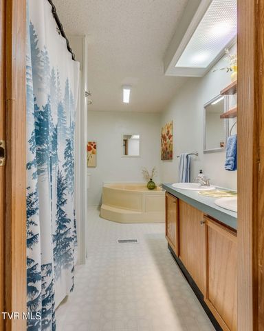 248 Jenkins Hollow Road, Elizabethton, TN 37643