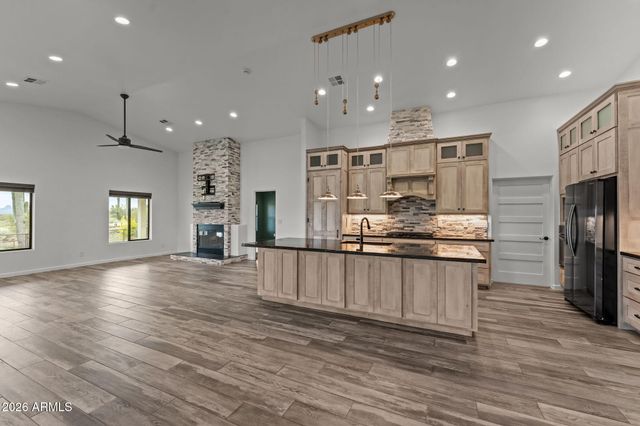 3860 Pura Vida Trail, Wickenburg, AZ 85390